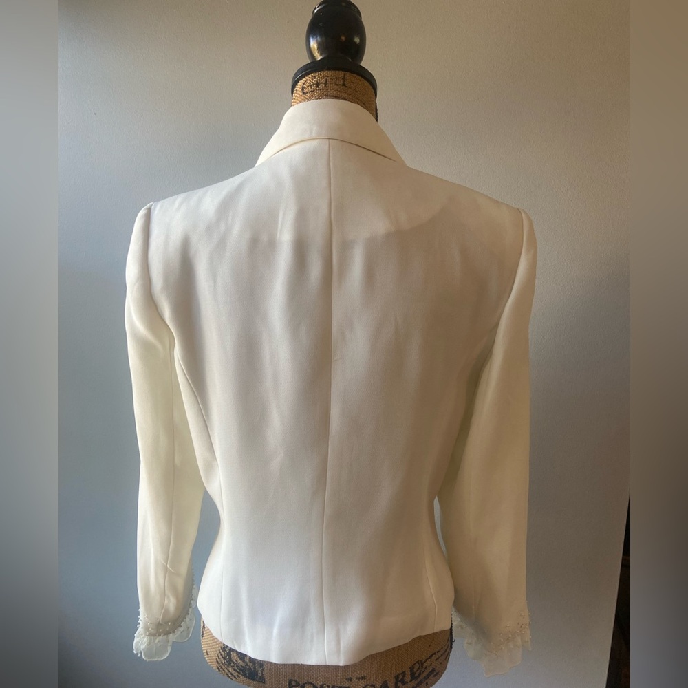 Morgan Miller Sz 8 White Blazer with Pearl Accents - Picture 4 of 11